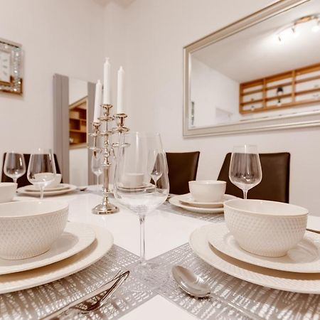 Exclusive Riverside Apartment In The Heart Of Prag Exterior foto