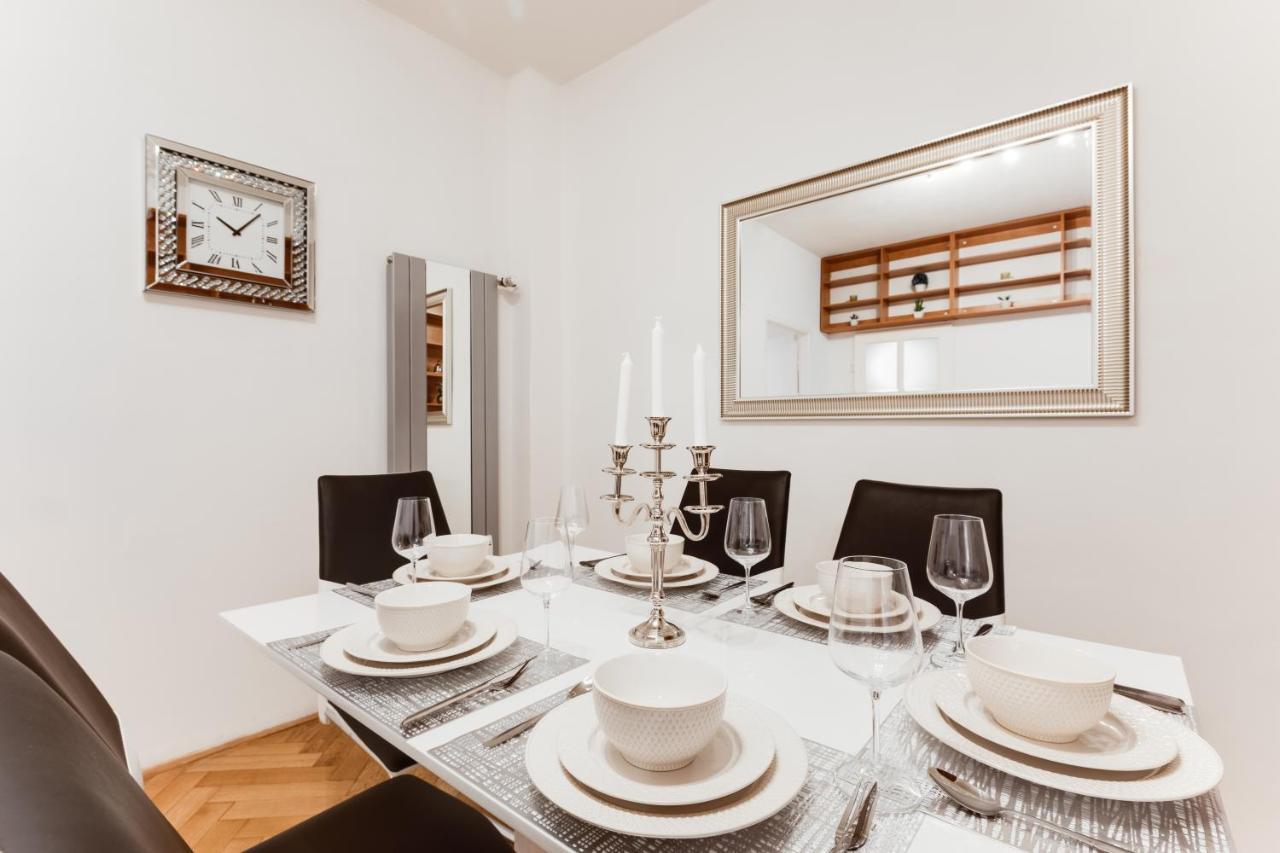 Exclusive Riverside Apartment In The Heart Of Prag Exterior foto