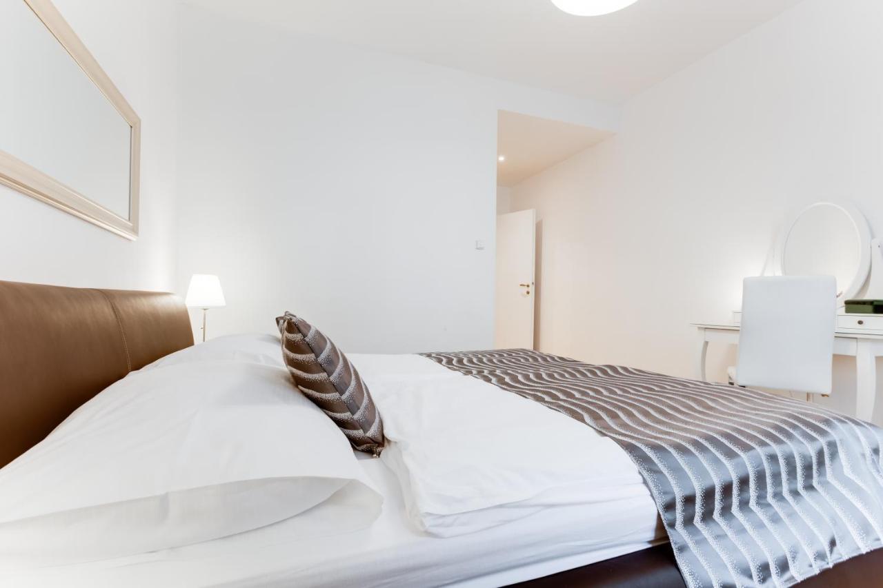 Exclusive Riverside Apartment In The Heart Of Prag Exterior foto