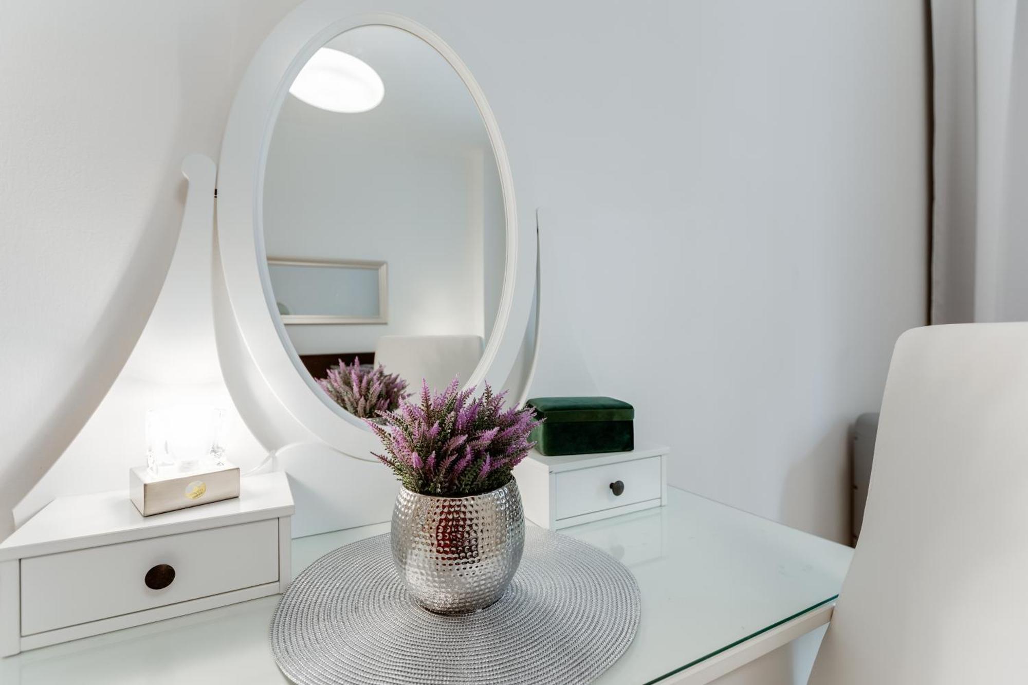 Exclusive Riverside Apartment In The Heart Of Prag Exterior foto