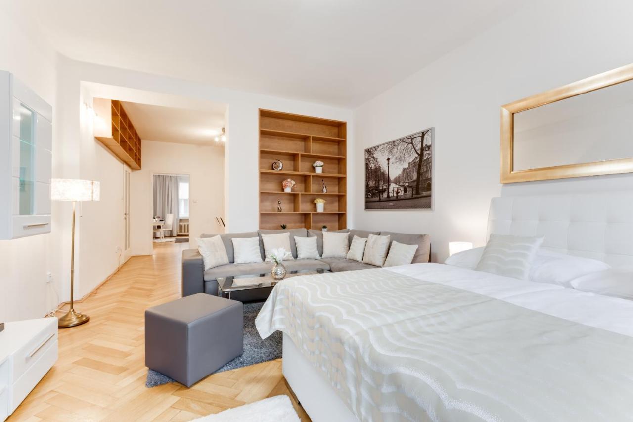 Exclusive Riverside Apartment In The Heart Of Prag Exterior foto